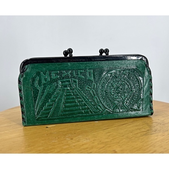 Handmade in Mexico vintage tooled green kiss lock change purse - Picture 1 of 16